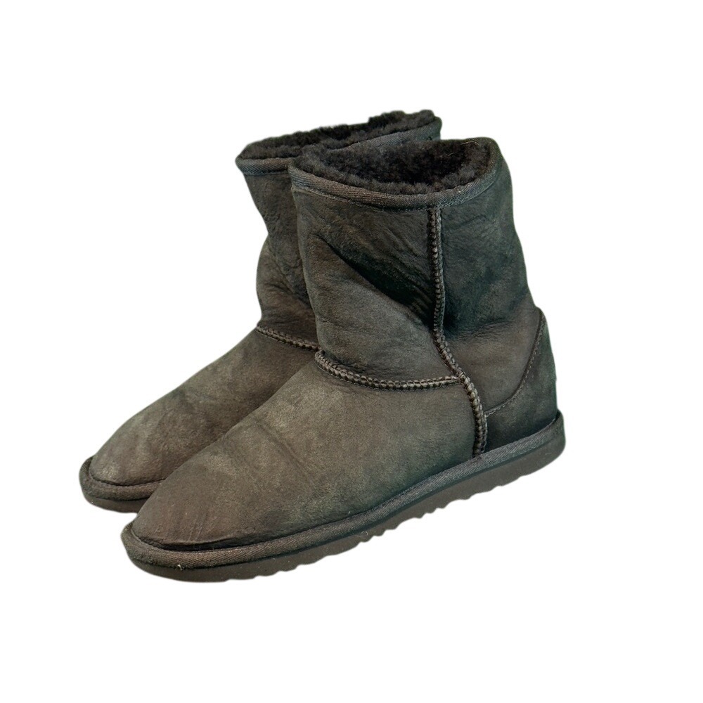 UGG Classic Short II Black Suede‎ Boots 1017703K Gradeschool Size 6 Kids